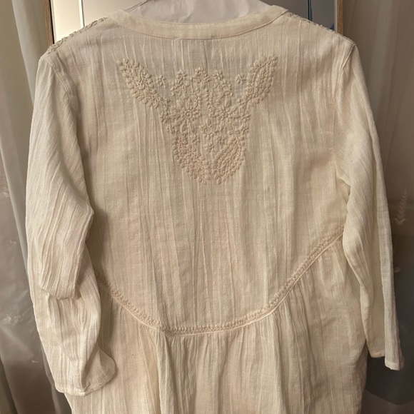 2 For $25 💙 Rachel Zoe peasant embroidered top 🩵 - Picture 4 of 6